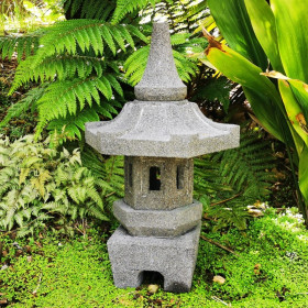 Statue en Pierre d'ornement de Jardin - Lanterne Japonaise à Trois Niveaux/ Pagode : : Cuisine et Maison
